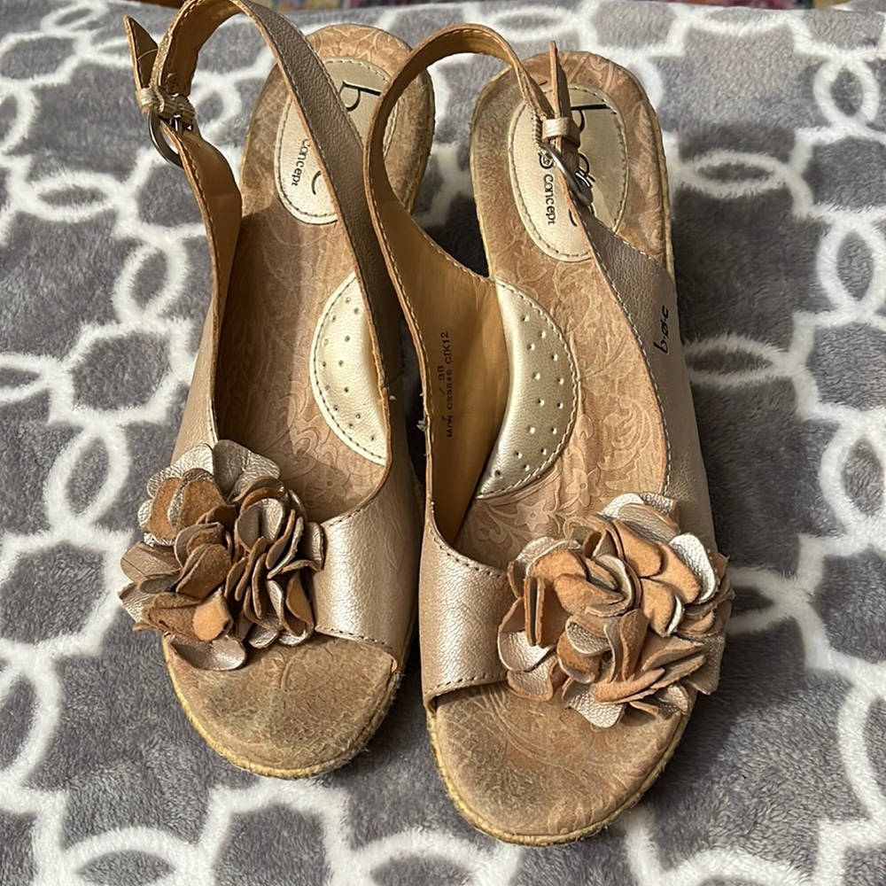 boc born size 7 gold wedge sandals